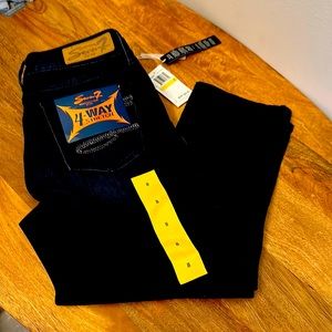 NWT women’s Seven7  jeans capri sz 8